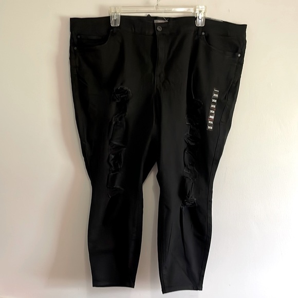 Torrid Bombshell skinny black distressed jeans size 30 short - Picture 1 of 8